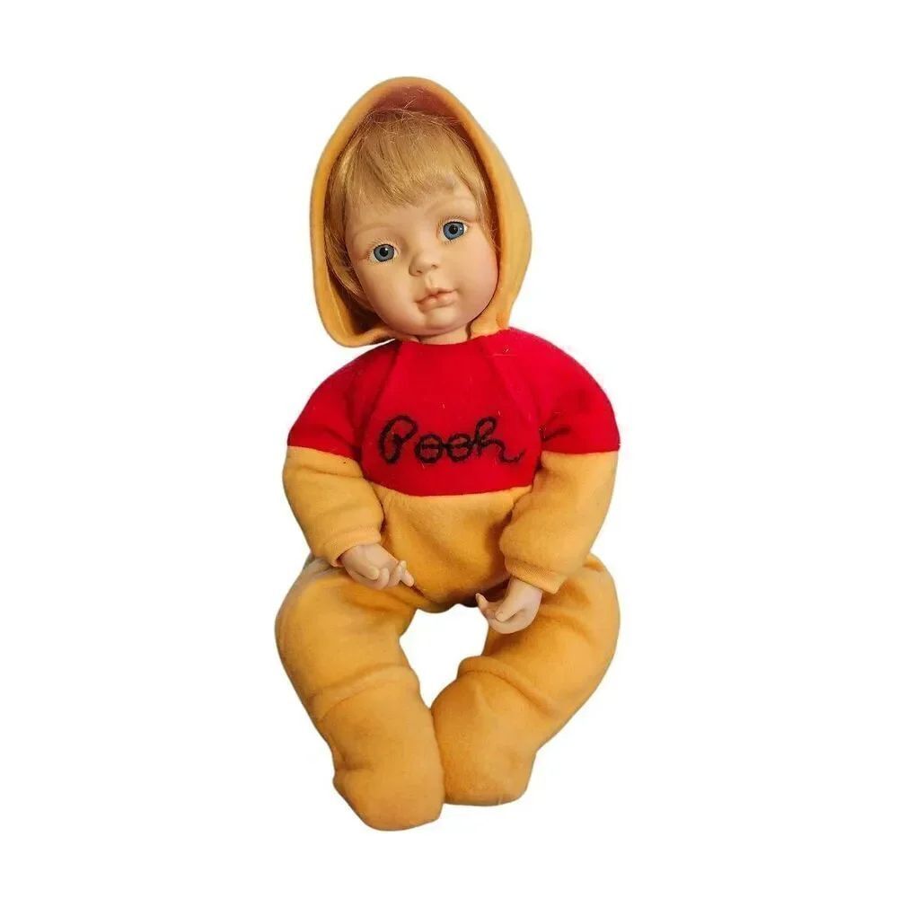 DISNEY WINNIE THE POOR NEED A HUG, POOH Cindy McClure Porcelain. 1997